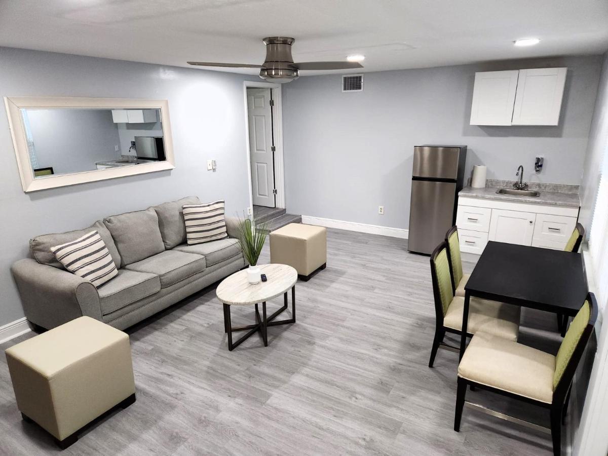 Cheerful Super Suite + 2 Queen + Sofa Bed Minutes From The Airport! Tampa Exterior photo