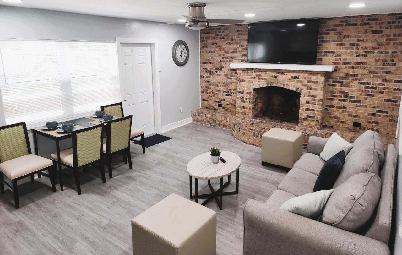 Cheerful Super Suite + 2 Queen + Sofa Bed Minutes From The Airport! Tampa Exterior photo