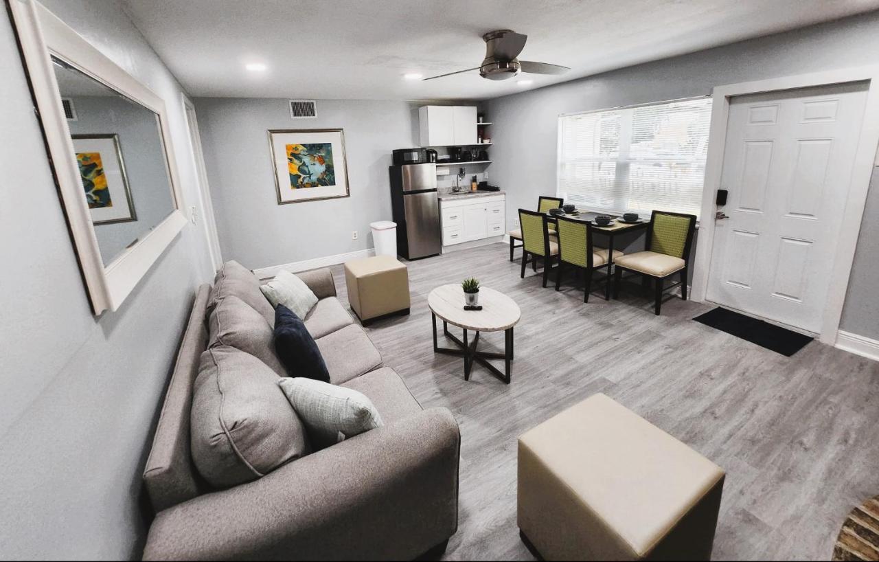 Cheerful Super Suite + 2 Queen + Sofa Bed Minutes From The Airport! Tampa Exterior photo